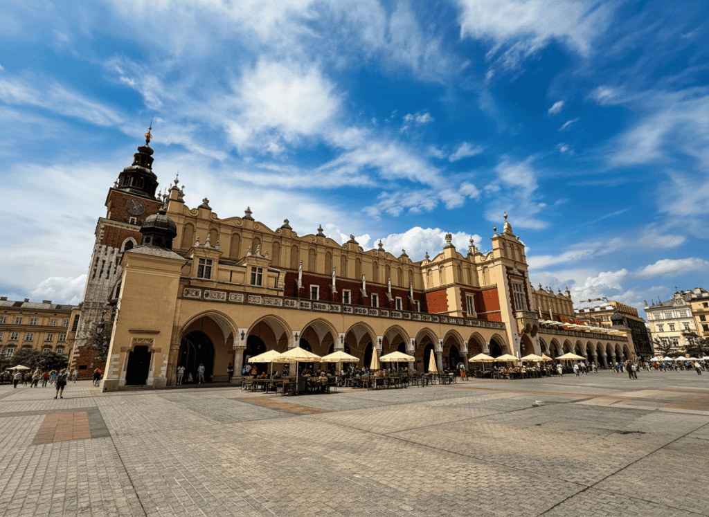 krakow, sukiennice, rynek głowny, zwiedzanie krakowa, rynek podziemny, majówka 2026, podziemia rynku w krakowie, zwiedzanie krakowa, majówka w krakowie, podziemia rynku